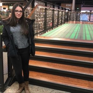 Meet your Posher, Laurie